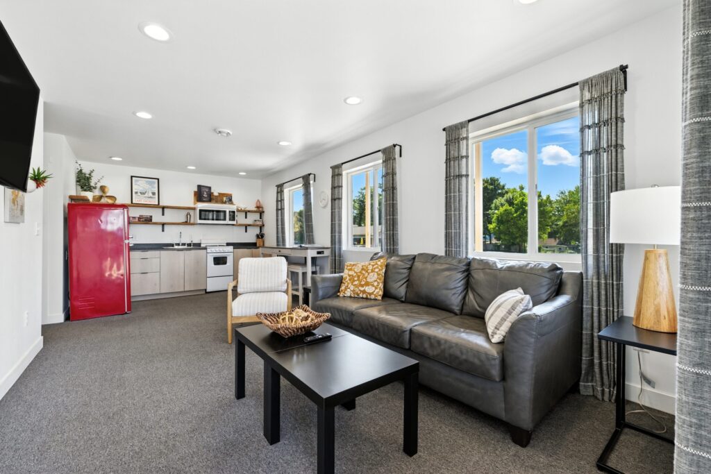 03-MIllersBaySuite_003