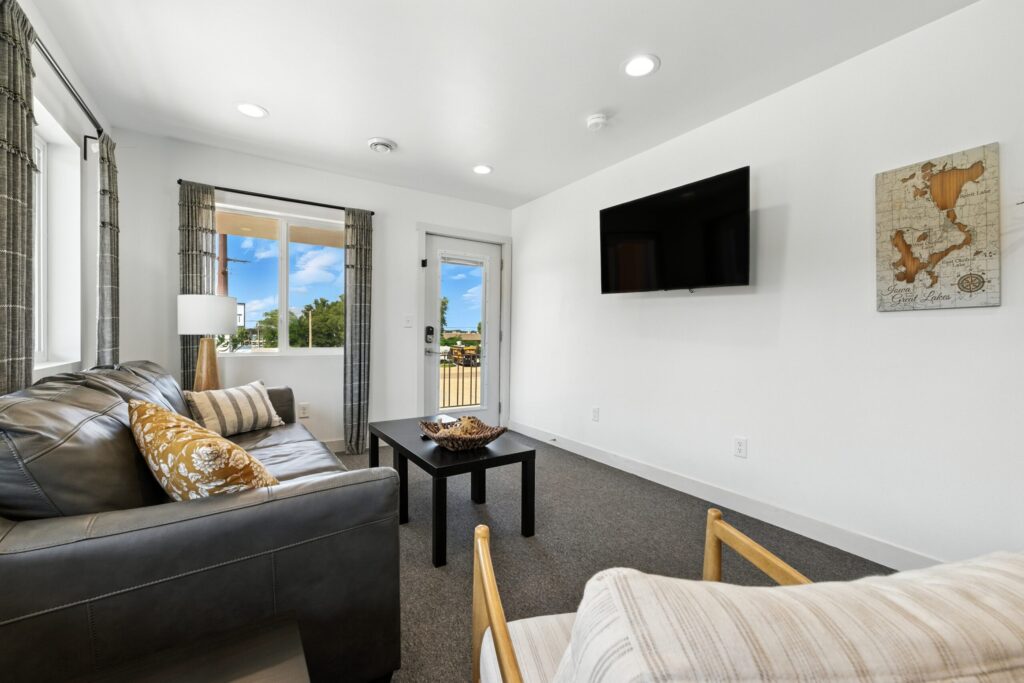 05-MIllersBaySuite_005