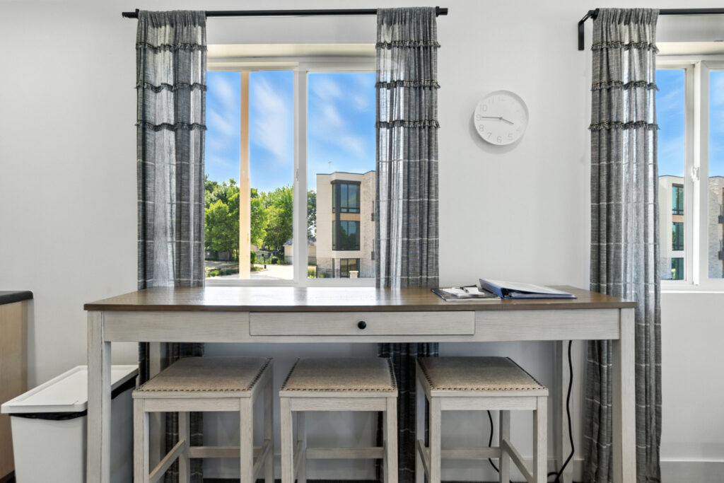 07-MIllersBaySuite_007