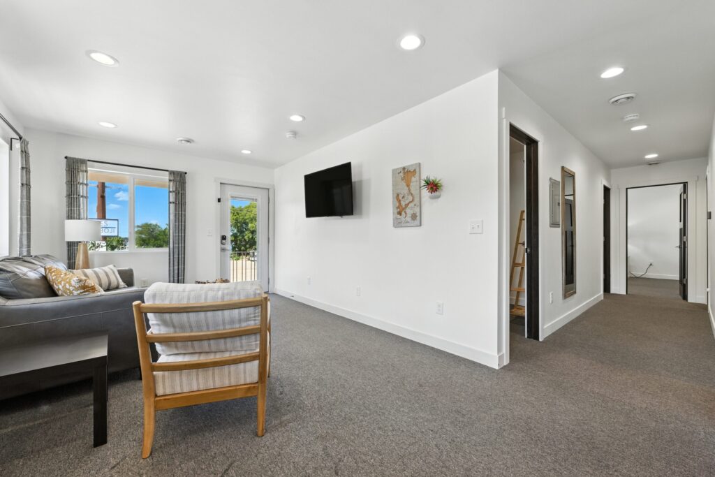 12-MIllersBaySuite_012