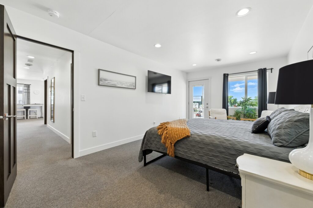24-MIllersBaySuite_024
