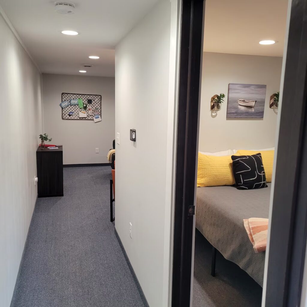 Suites Hayward Bedroom Hall