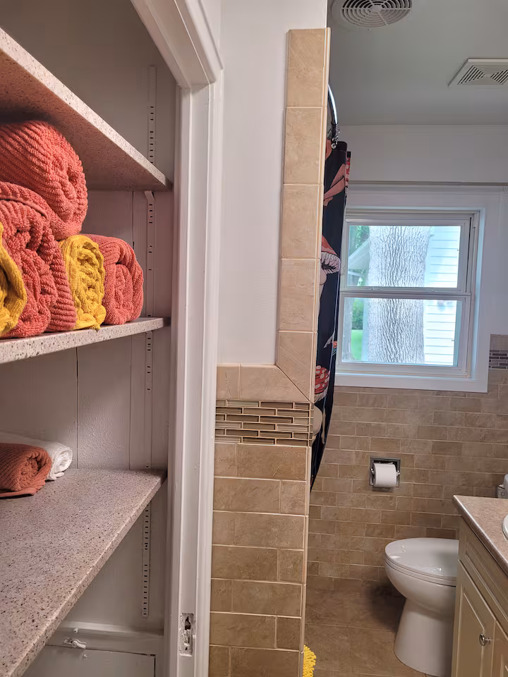 abbie cabin - bathroom