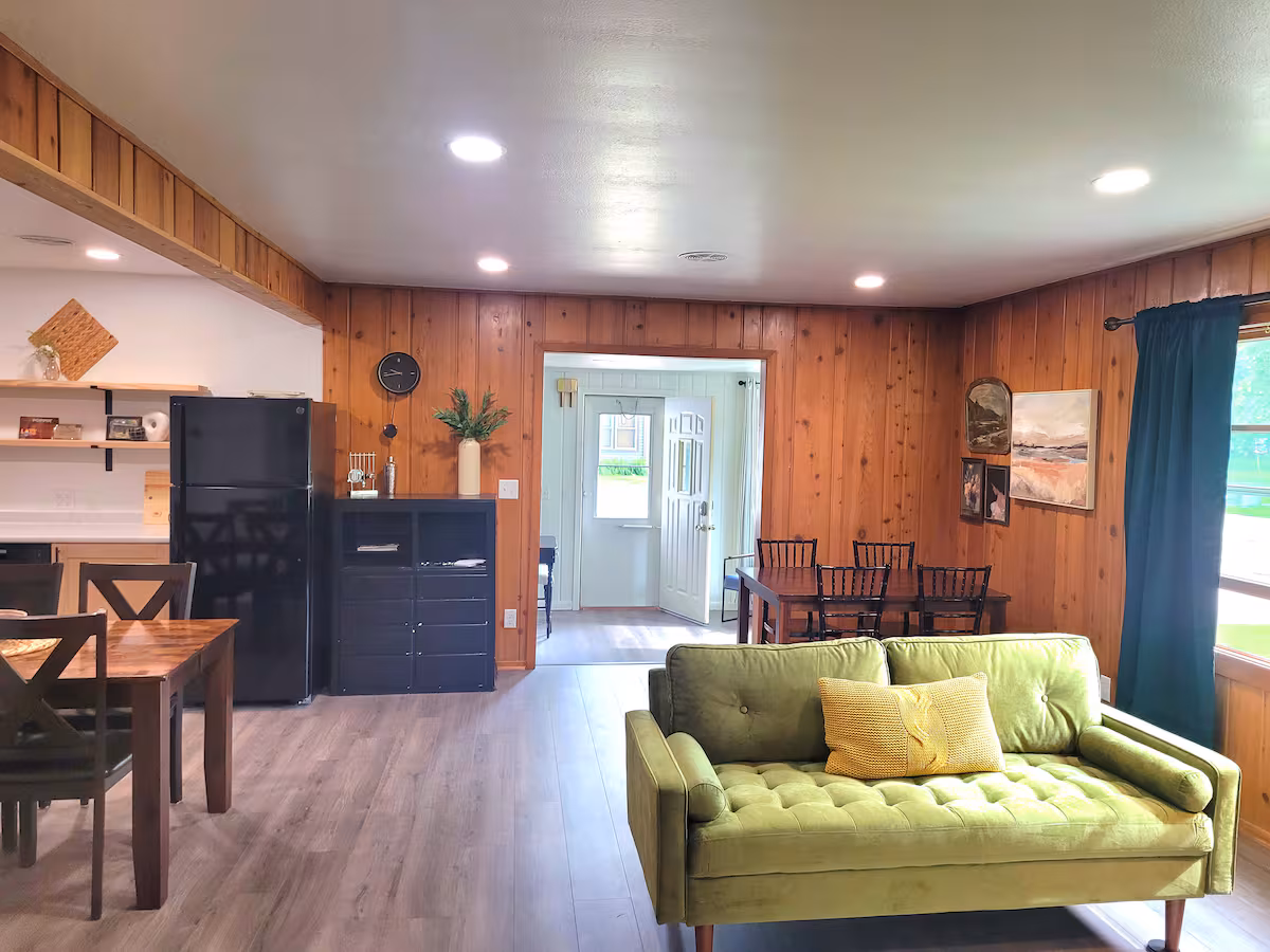 abbie cabin - living room