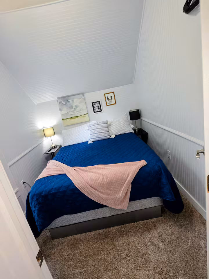 bedroom 5 - yellow cabin