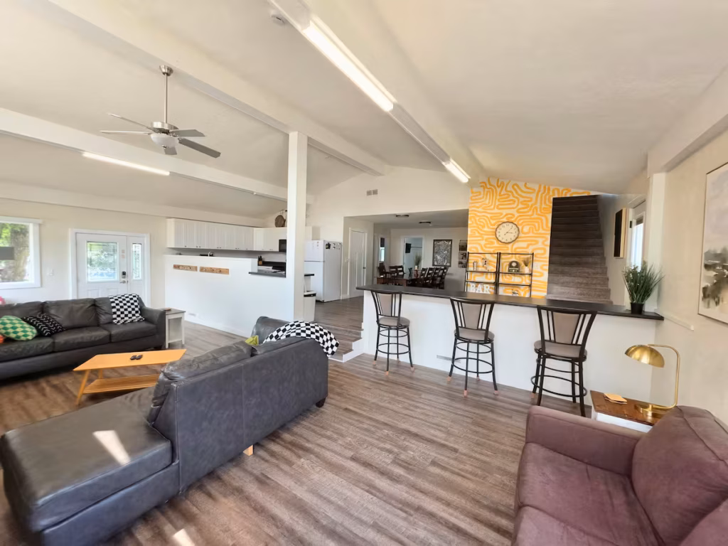 xtra of livinf room and kitchen